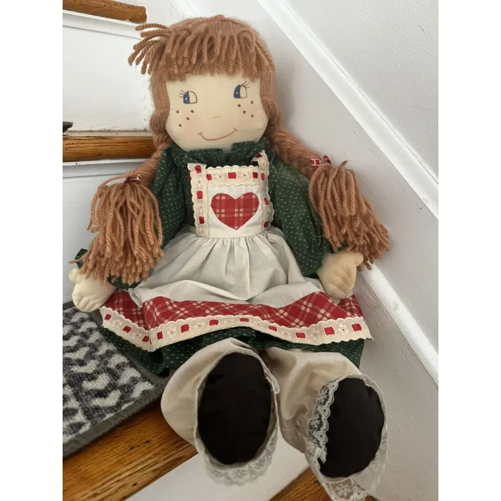 Vintage House‎ Of Hatten Soft Cloth Girl Doll Braids Green Dress Heart Apron 80s
